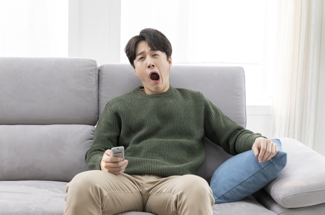 하아아암~ 푹 잤는데도 계속 하품… 의심할 질병있다?