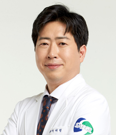 [의학칼럼] 고령 환자의 척추관협착증 치료, 내시경으로 가능