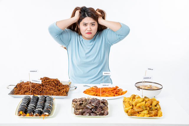 죽어라 다이어트 하면서 ‘먹방’ 열광… 문화가 통제하는 ‘식탐’
