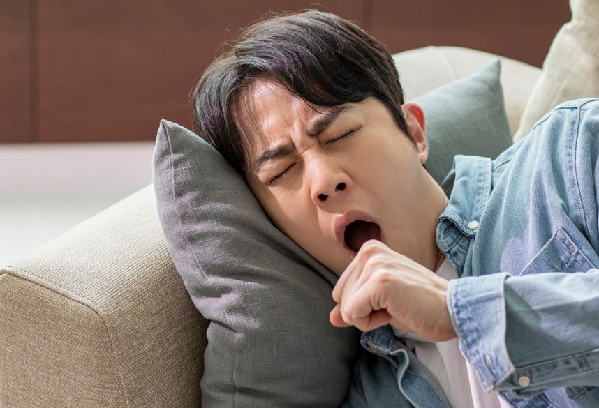 잠 잘 잤는데 왜 자꾸 하품이… 병 때문일 수도