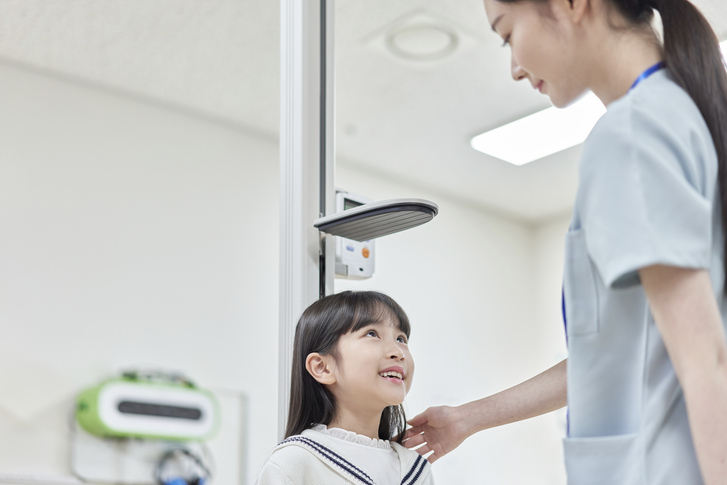 또래보다 작은 우리 아이, 성장호르몬 맞혀야 할까?