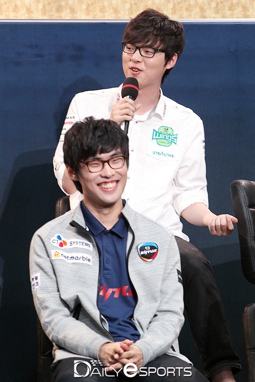 앰비션과 캡틴 잭의 묘한 신경전