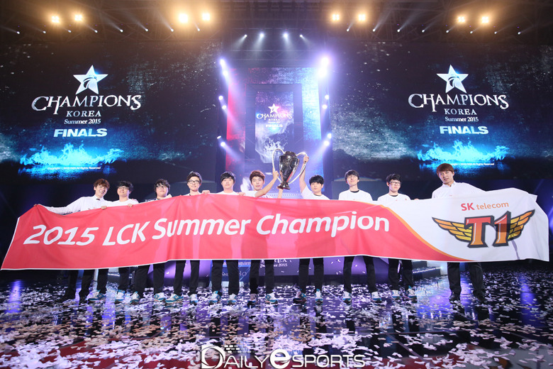 [포토] 롤챔스 2연속 챔피언 SK텔레콤 T1!