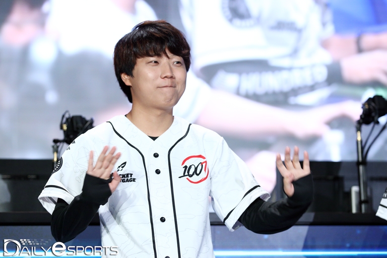 [포토] 롤드컵으로 돌아온 썸데이 김찬호 오랜만이에요