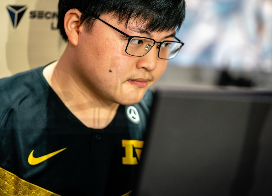 [롤드컵] RNG, Uzi 키우기 성공! CG 꺾고 3승째