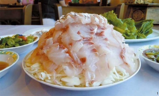 살지고 기름지고 ...회는 쫀득, 전은 고소...보약 같은 여름 민어