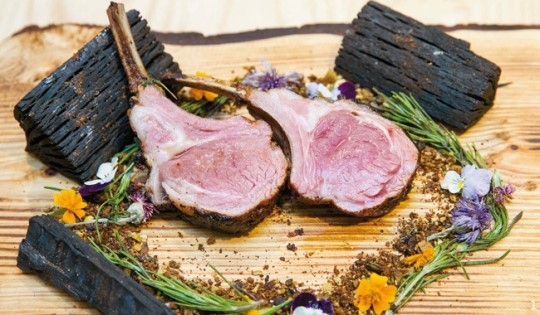 양갈비에 된장 양념 숯불에 구우니 묘한 맛