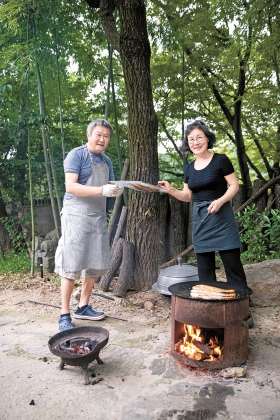 “장터 할매 자부심 담긴 능이, 며칠을 먹어도 안 질려”
