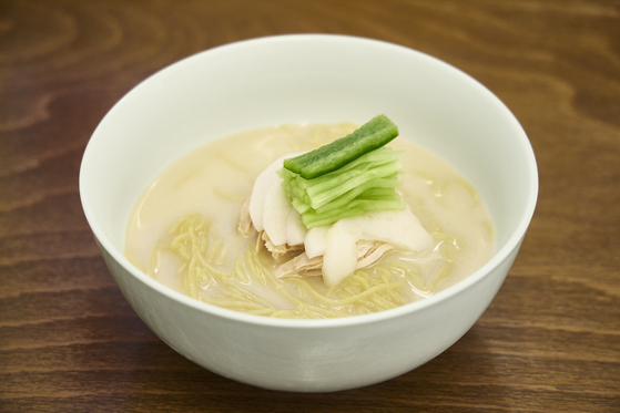 부드러운 닭고기에 고소한 콩국물…특별 보양식 ‘닭콩국수’