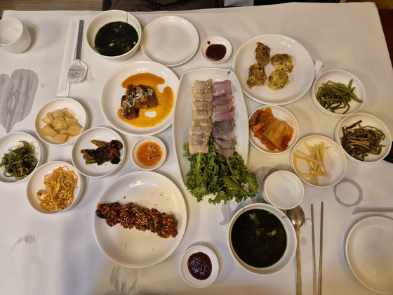 구운 낙지, 톡쏘는 홍어삼합…DJ도 반한 38년 전통 남도 정식