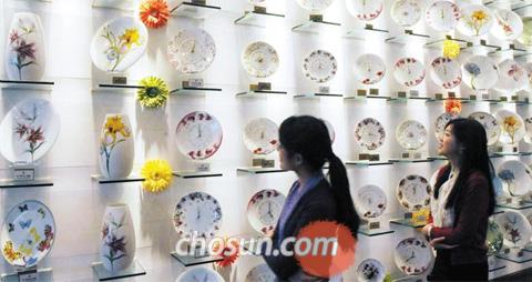 경쟁자들 바짝 추격… 한국도자기 업계 1위 흔들
