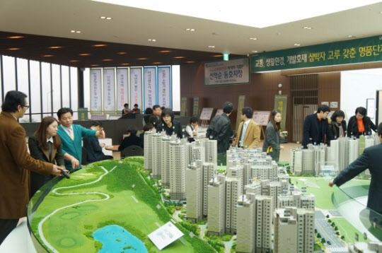 [별별현장] 위례 센트럴·그린파크 푸르지오, 돋보이는 공간활용…편의시설 눈길