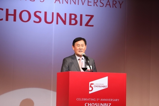 [조선비즈 5주년] 최경환 부총리, “디지털 미디어의 미래, 조선비즈” 건배 제의