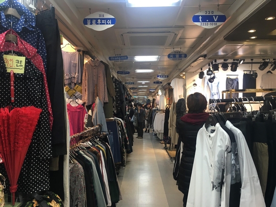 [패션 르포] 중국 큰손들이 사라졌다, 썰렁한 동대문 시장... 사드 여파에 직격탄