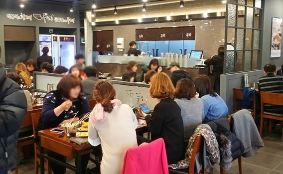 [2017 프랜차이즈] 두끼떡볶이 원주점 개점 흥행 성공.. 불황에 맞는 창업 아이템