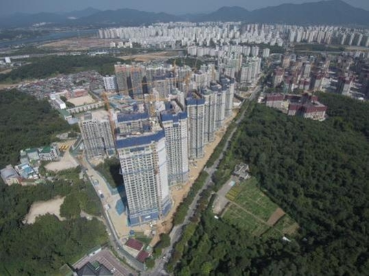 고덕 그라시움 입주 밀리나…입주시기 몰릴까 전전긍긍