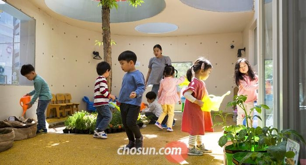 국공립 어린이집 늘면 여성 경제활동 활발해진다