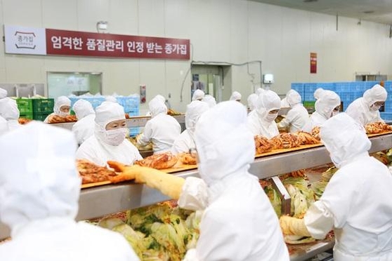 [르포] 횡성 종가집 김치공장 맛있게 먹을 수 있는 기간 2배로 늘리는게 기술