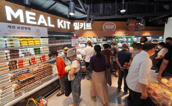 이마트 신촌점 문전성시... 1~2인 가구 공략한 젊은 마트