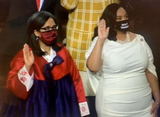 한복 입고 美 하원의원 된 한국계 순자 스트릭랜드