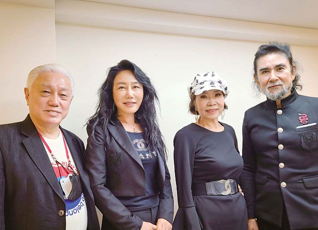 [르포] 평균 연령 60세 시니어 모델 학원 가보니