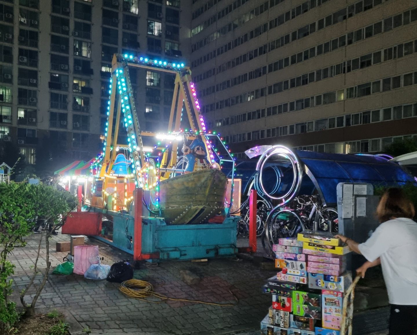 “고급 아파트 이미지 해친다”… 부활한 아파트 알뜰장 놓고 갑론을박