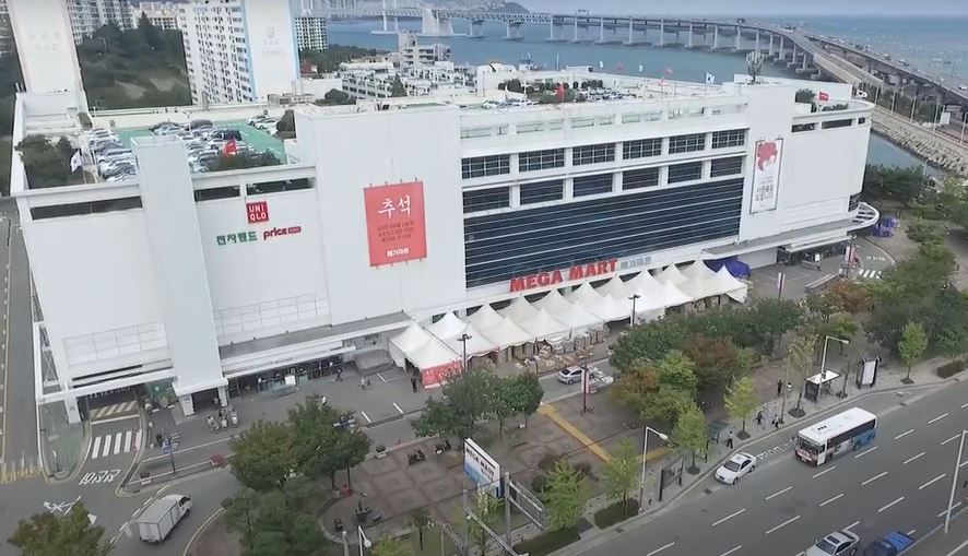 [단독] 농심 3남 신동익, 23년만에 메가마트 대표이사 복귀…“책임경영 강화”