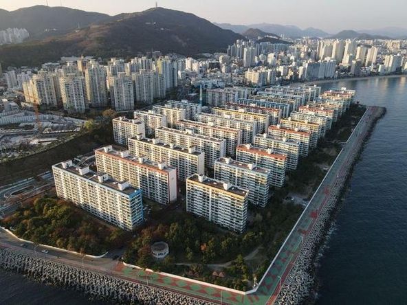 부동산 한파에 맥 못추는 재건축… 부산 대장주 ‘삼익비치’도 두 달 새 2억 ‘뚝’