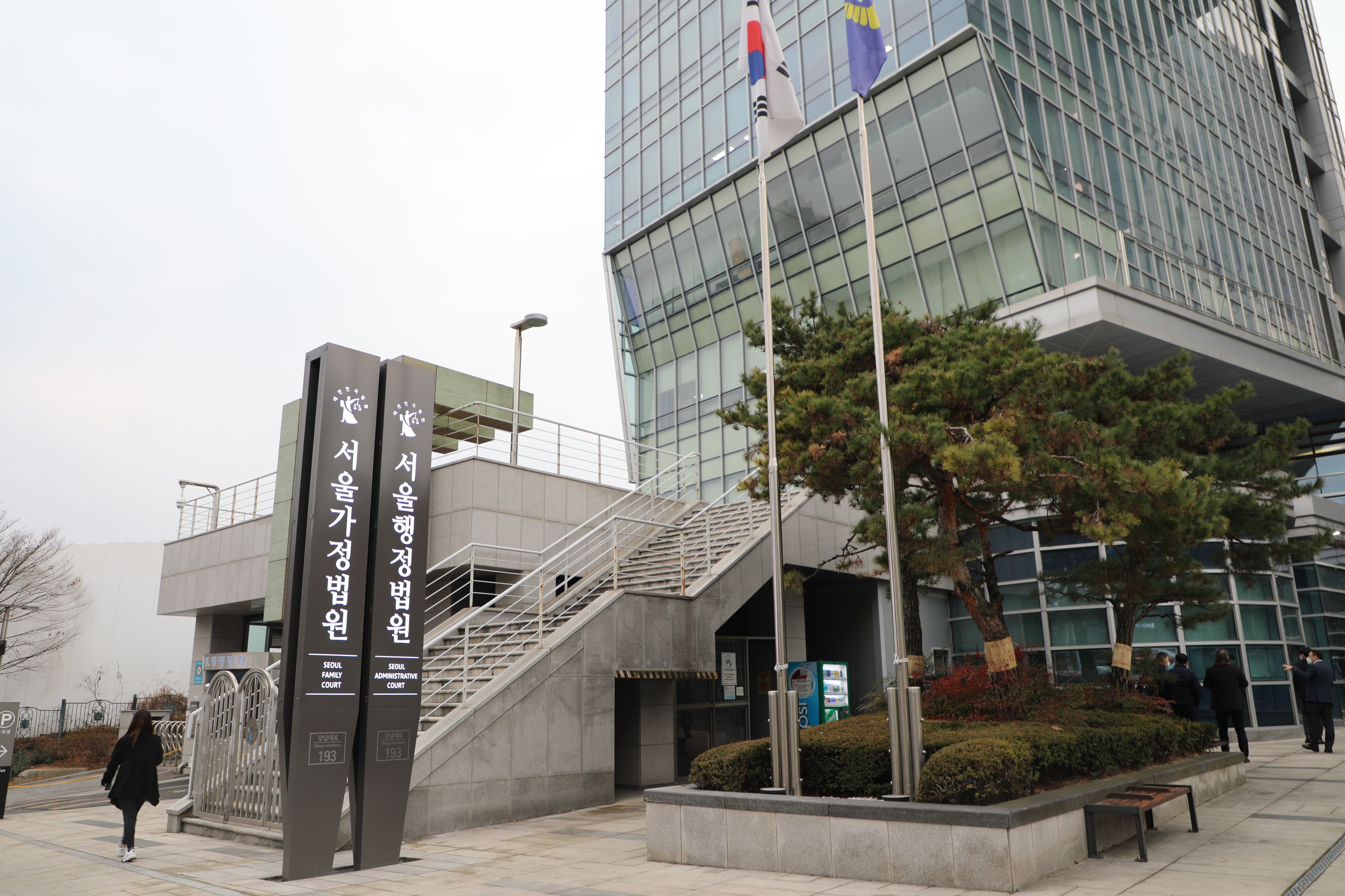 숙부상→부친상 속여 2500만원 챙긴 공무원…법원 “파면 지나쳐”