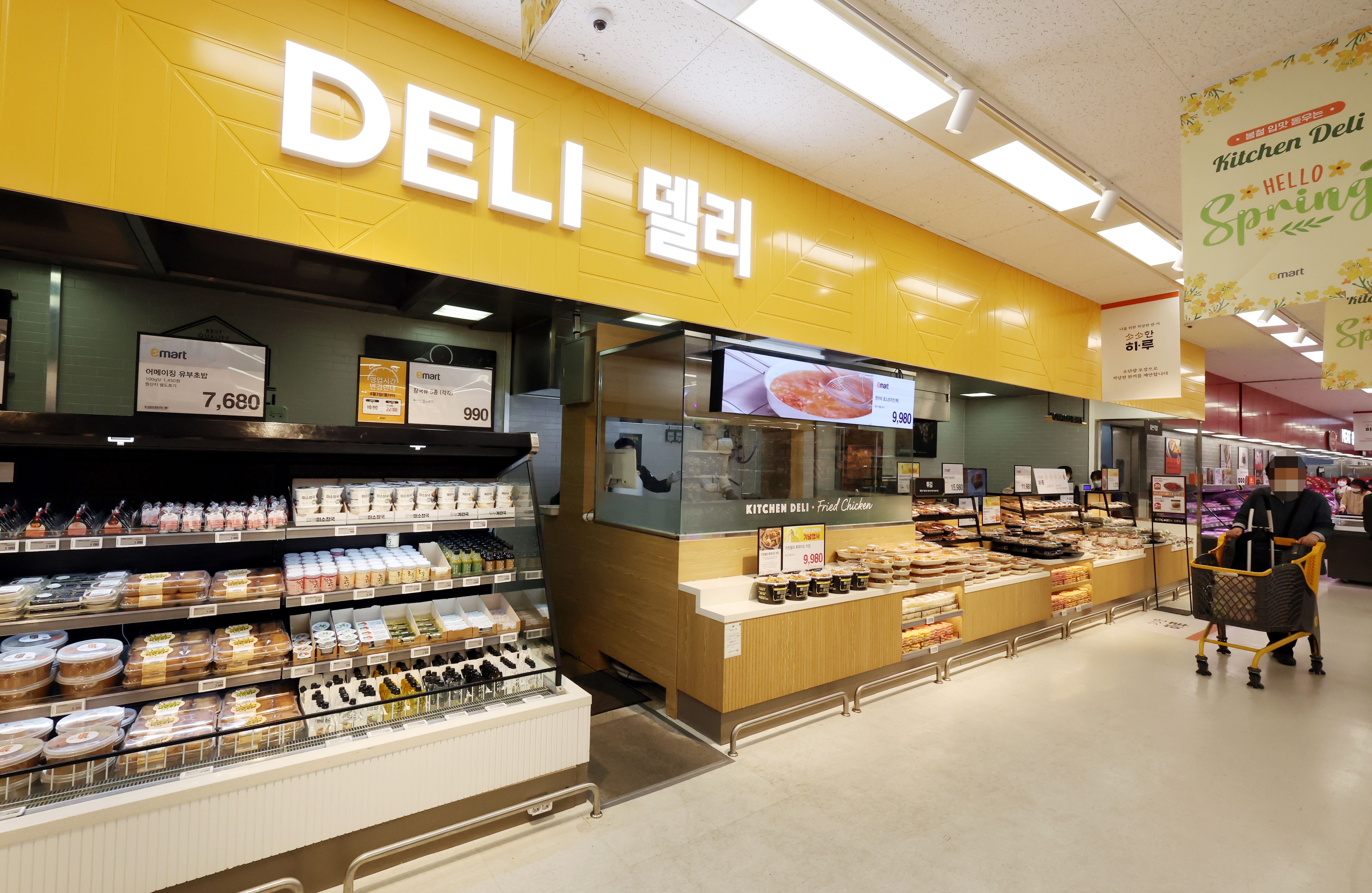 “수익성 뚝” 이마트, 직접 조리 대신 센트럴키친 늘린다... ‘비용절감 카드’
