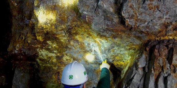 충북 제천에서 금맥 폭 45m에 연장 1,800m의 국내 최대 금맥 발견