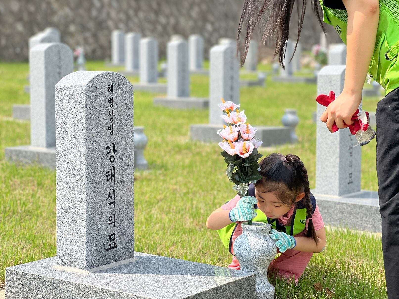 현대ENG, 광복 80주년 기념 현충원 묘역 정화