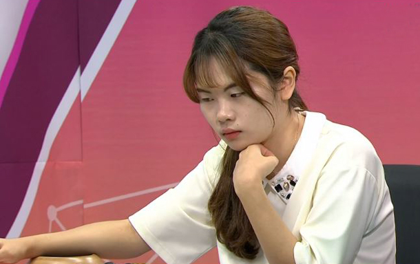 막내 숙녀, 막내 신사 상대로 데뷔전 장식 外