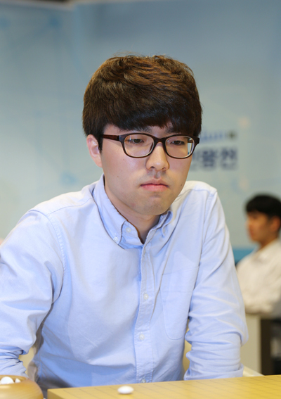 연구생의 기염, 전기 준우승 프로 꺾다 