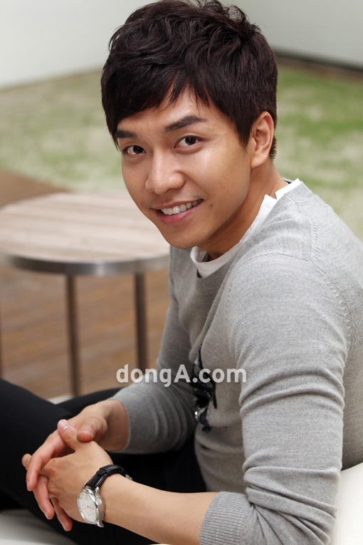 [SD포토] ‘훈남’의 결정체 이승기, 미소 짓자 女心술렁