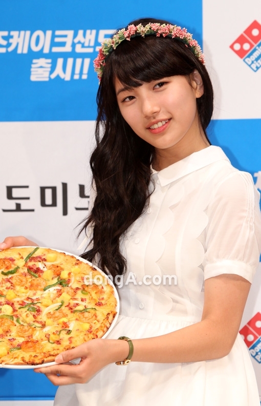 수지,  순백의 청순미 ‘피자 여신’등극