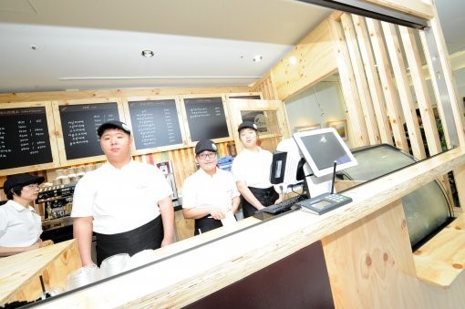 장애인 바리스타가 빚는 훈훈한 커피향