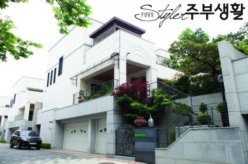 [포토] 준수, 럭셔리 집 최초공개…PC방, 바, 노래방, 자판기까지 ‘쩍!’