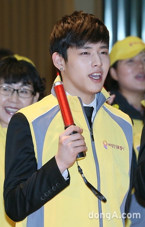 [동아포토]씨클라운 강준 ‘여성들의 귀가를 책임집니다~’