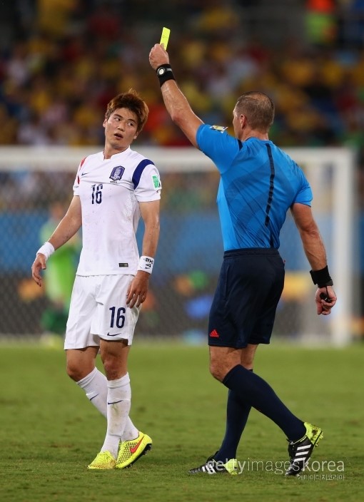 英언론 “한국-러시아전 주심, 지나치게 엄격해”
