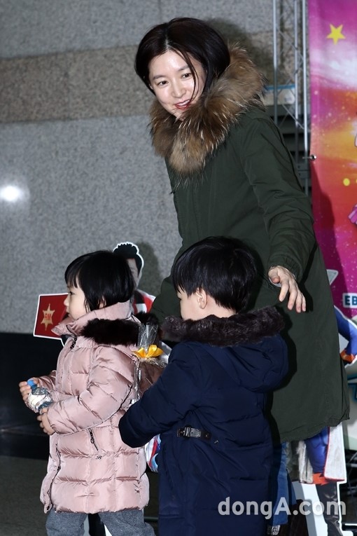 [동아포토]이영애 ‘엄마미모가 산소같아’