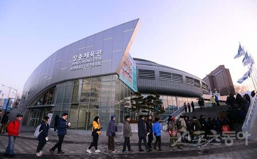 장충체육관 사용료…배보다 배꼽이 크네