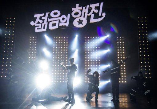 “관객도 신나게 놀자!”…뮤지컬 ‘젊음의 행진’ 호평 눈길