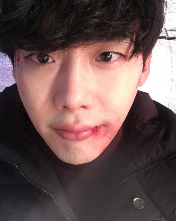 이종석, 티 없이 맑은 피부 자랑…“브이아이피 개봉했어요”