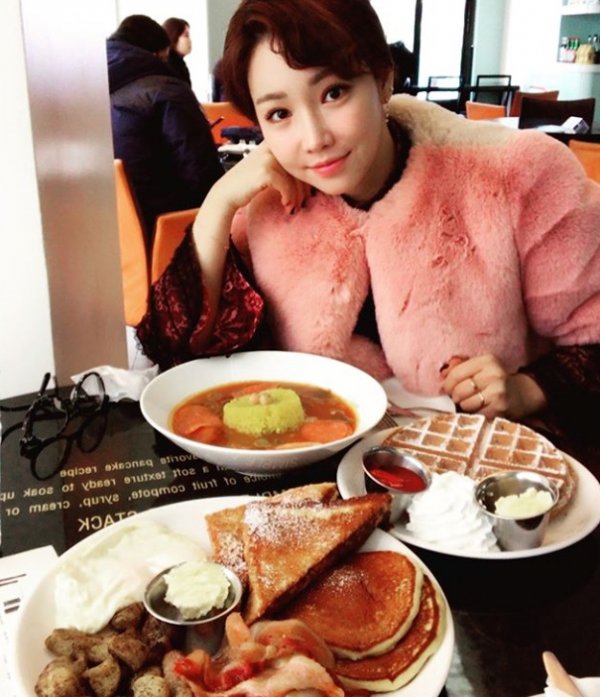 이유리, 인형 같은 외모 뽐내며…“언니랑 브런치~”