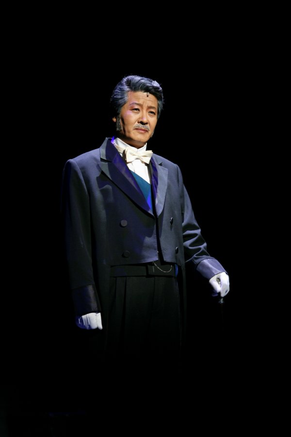 ‘지킬 앤 하이드’ 김봉환, ‘댄버스 경’ 역으로 1000회 공연 달성
