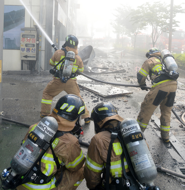 전주 화재, 전주 메가월드 인근 건물 화재…소방대응 2단계 발령 [속보]