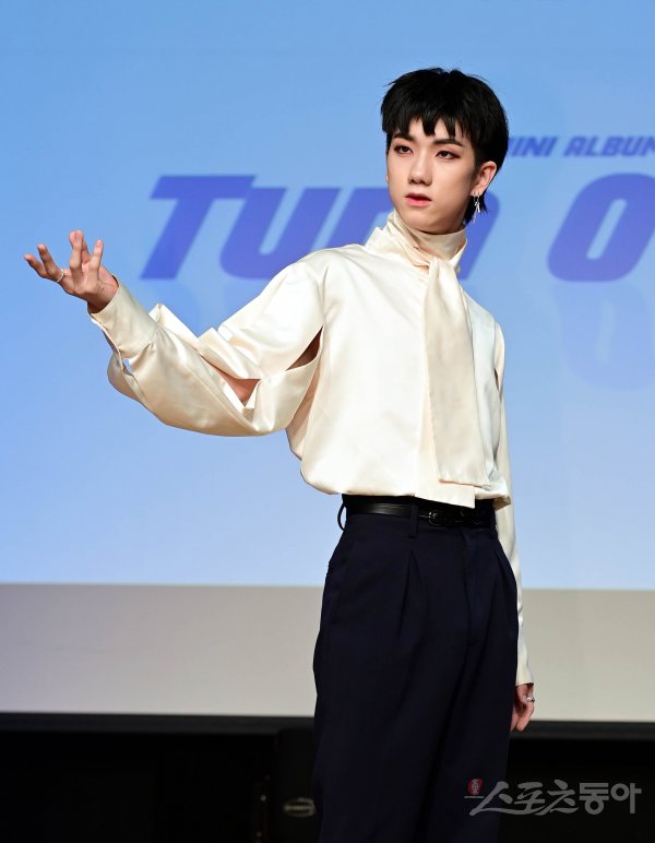 [포토] 원더나인 전도염 ‘포인트 안무로 포즈’