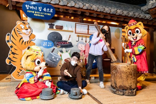 롯데월드 “남은 방학 인싸 포토존에서 즐기세요”