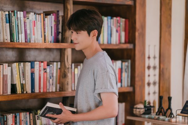 ‘오징어게임’ 다음은 ‘갯마을 차차차’ 열풍…홍반장 김선호 뜬다